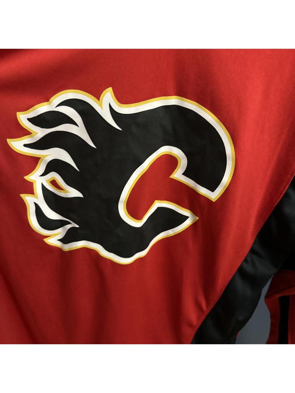 Calgary Flames NHL Athletic Jersey, V Neck, Mens Large, 100% Polyester - Picture 3 of 5
